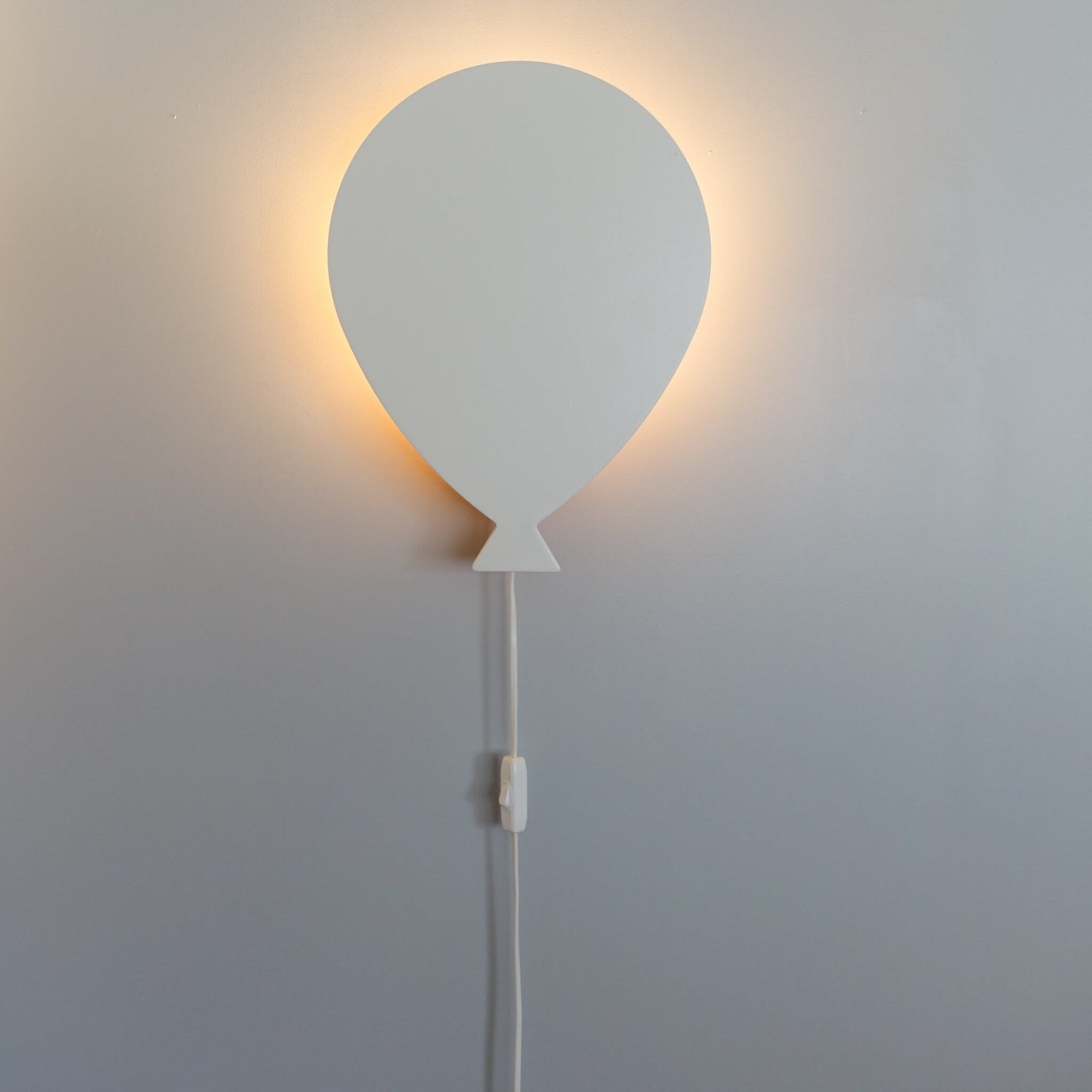 Wooden children’s room wall lamp | Balloon - White - toddie.com