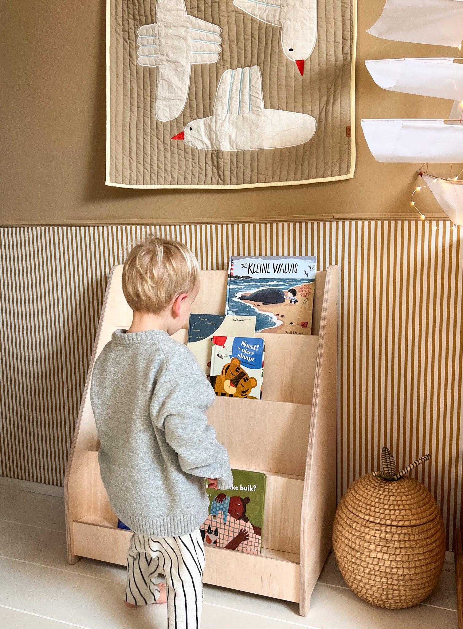 Montessori bookcase children's room | 4 steps - natural