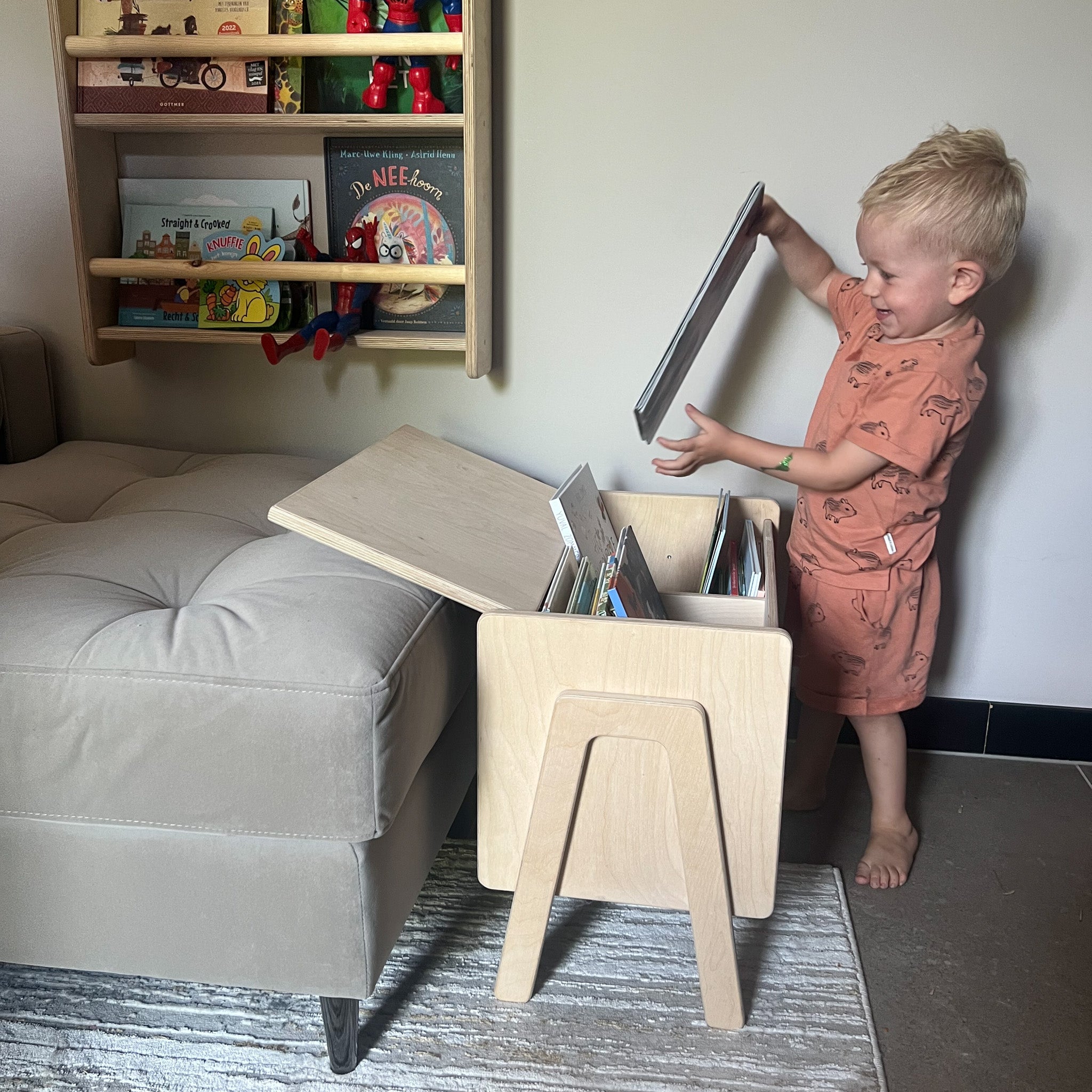 Montessori opbevaringsboks børneværelse | Bogkasse i træ med klap - natur
