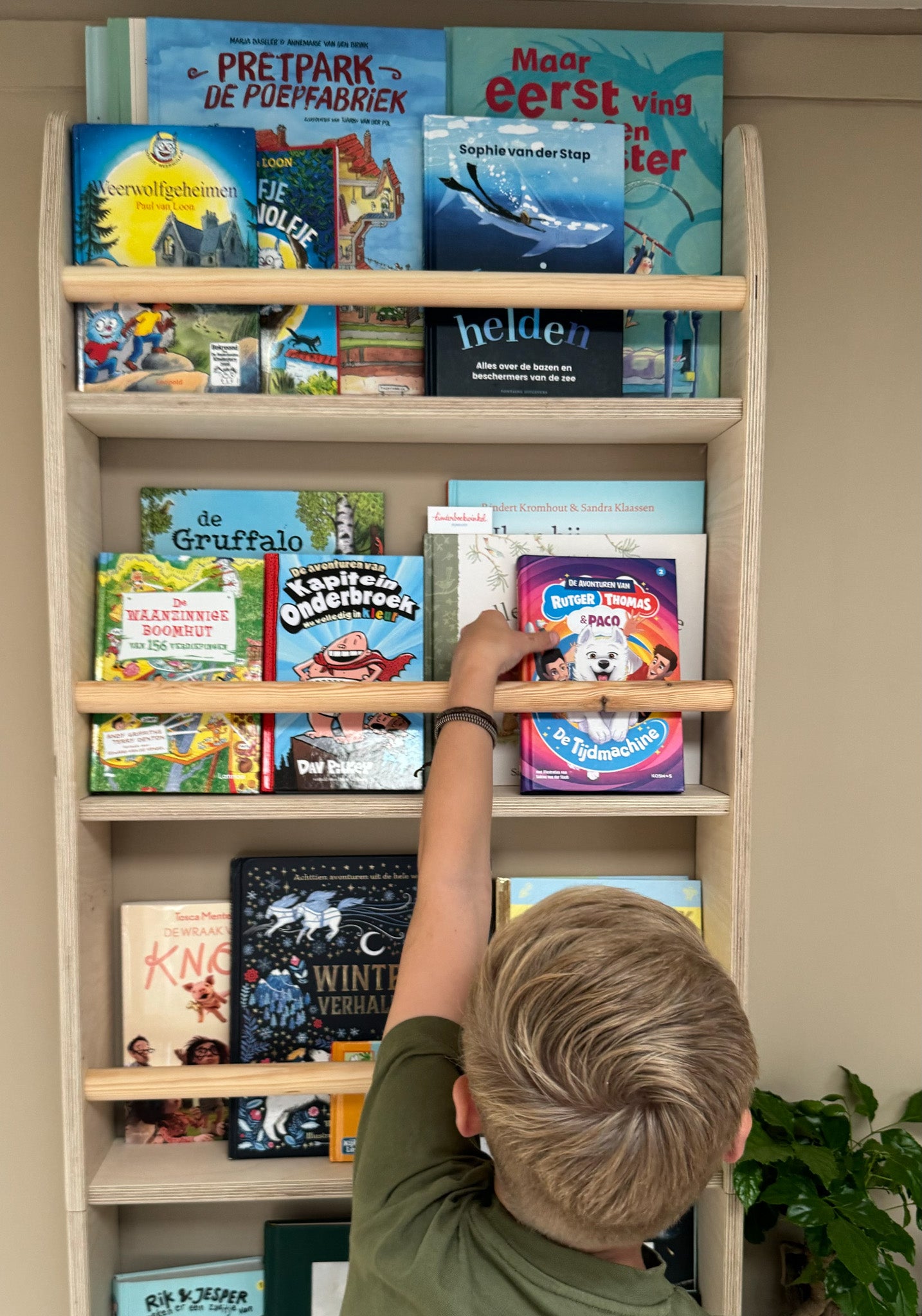 Montessori børneværelse bogreol | 6 hylder - natur