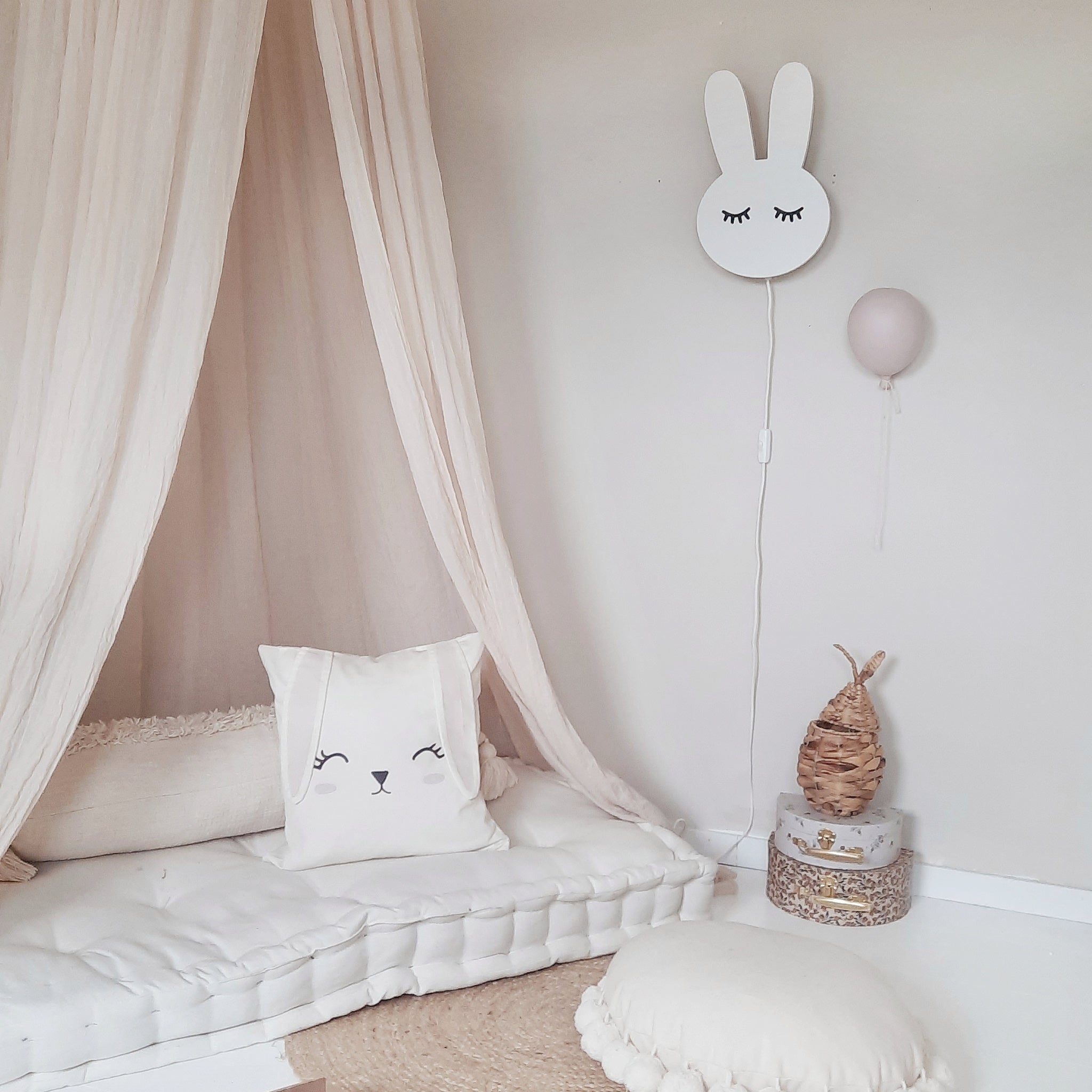 Wooden children’s room wall lamp | Rabbit - toddie.com