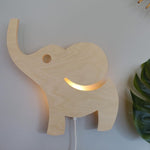 Lampada da parete per camerette in legno | Elefante, compensato